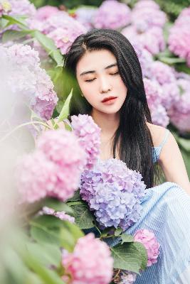 外出佩戴小玩具坐地铁的原文